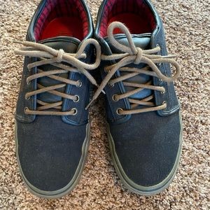 Vans - Chukka Low Black Canvas w/gum sole.